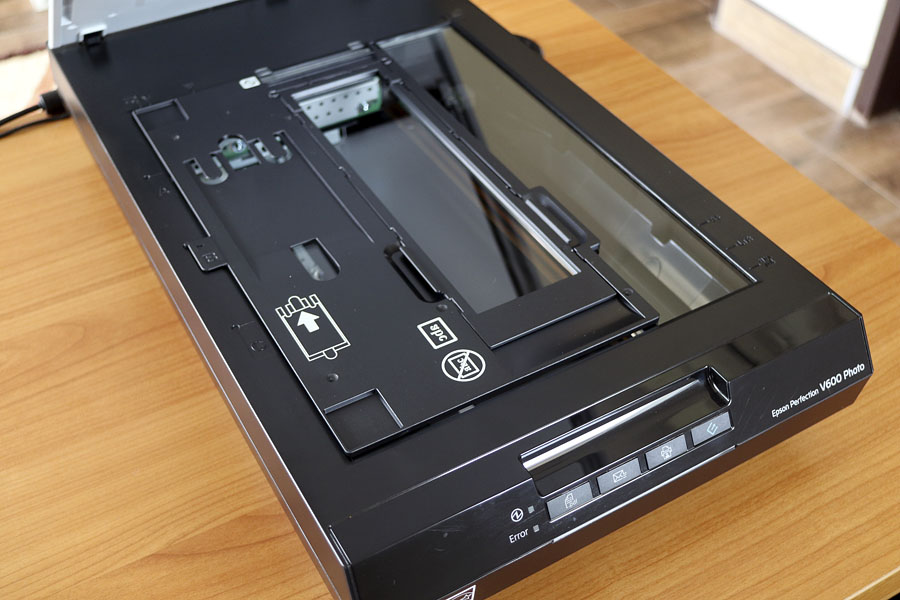 Transparency holder for medium format