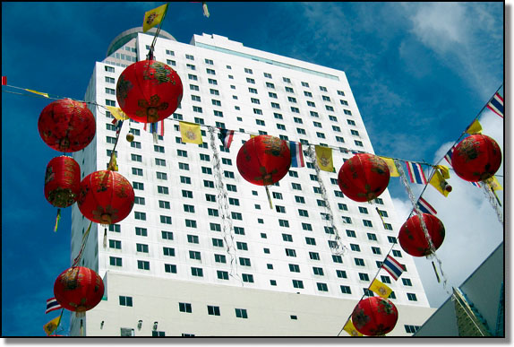 Lee Gardens Plaza dominates the Hat&nbsp;Yai skyline