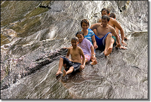 Small waterfall and swimming hole near Hat&nbsp;Yai