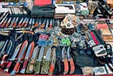 Knives, guns, knuckle dusters, etc., at Hat&nbsp;Yai Nai Sunday market - Click for larger image