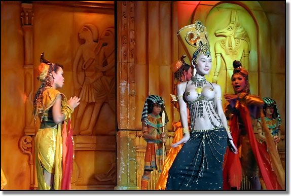 Hat&nbsp;Yai's ladyboy cabaret