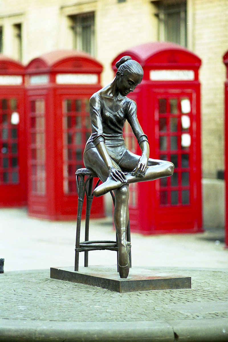 Statue by Enzo Plazzotta near London's Royal Opera House