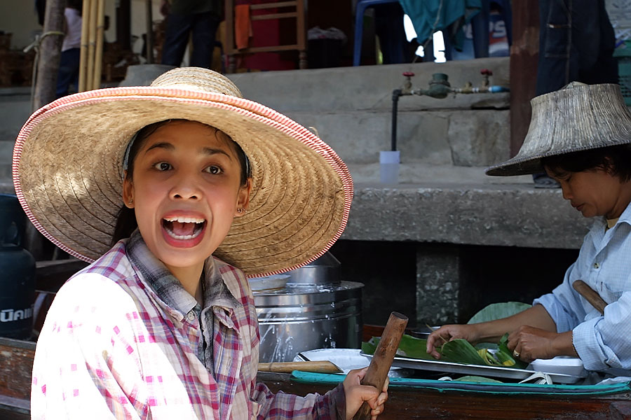 Floating market at Damnoen Saduak, Thailand