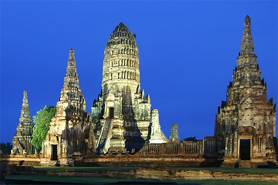 Wat Chai Watthanaram by night