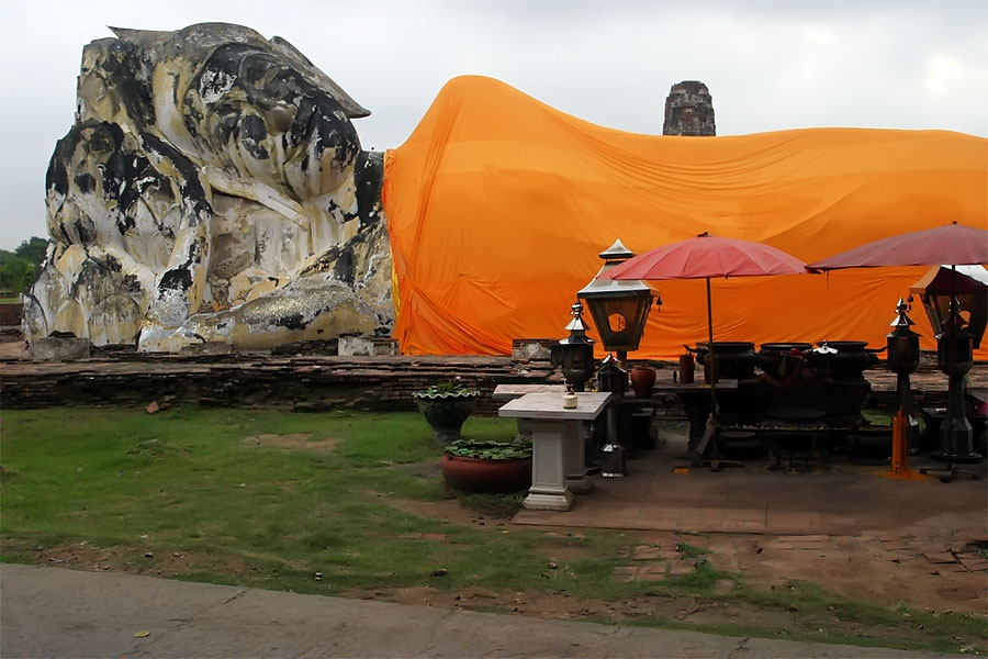 Reclining Buddha at Wat Lokaya Sutha