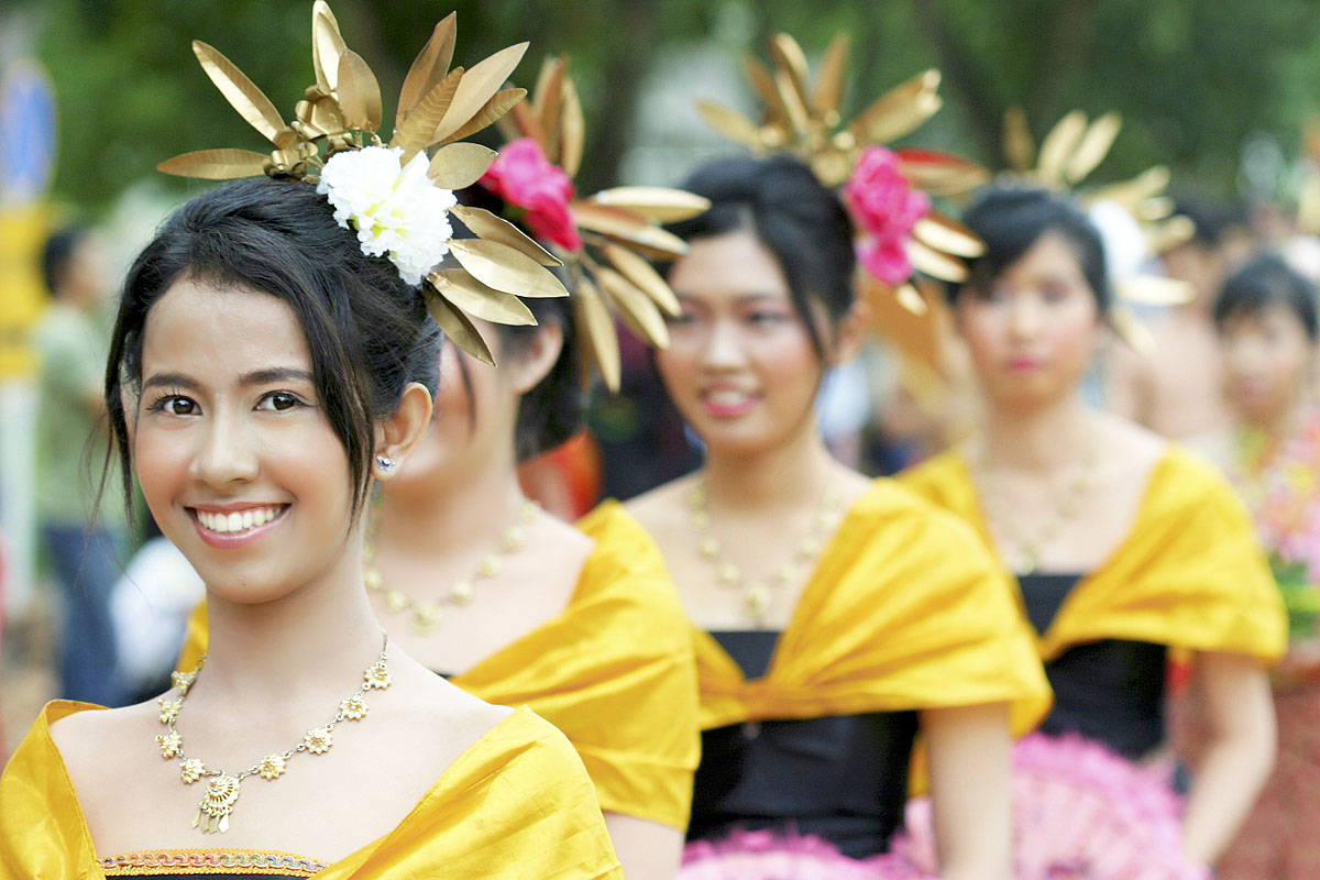 Lovely, smiling Thai girls in a Loy Gratong parade