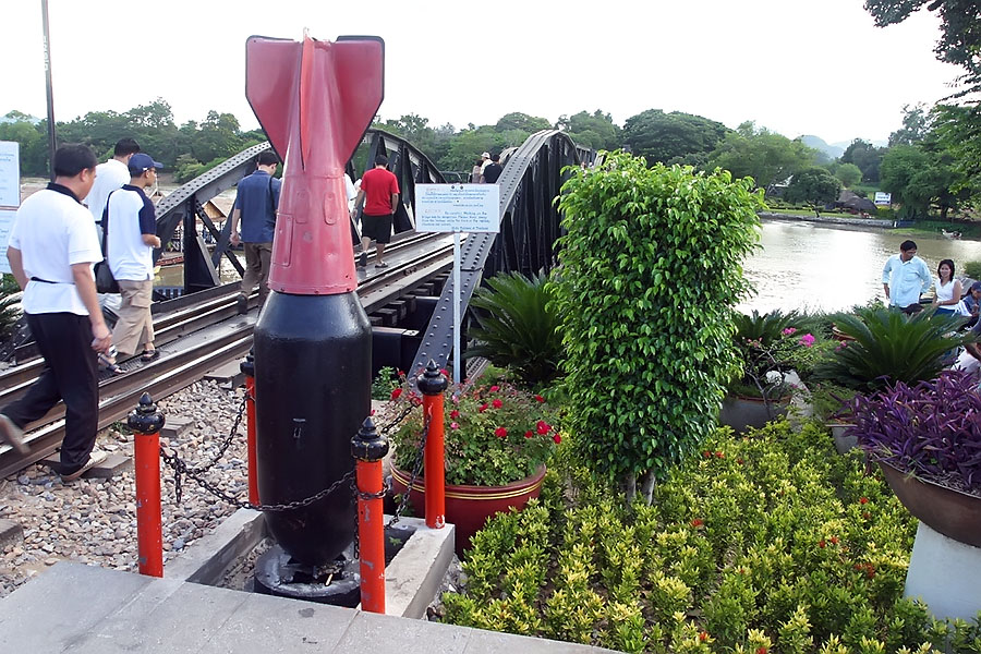 A WW2 bomb and the famous bridge in the background