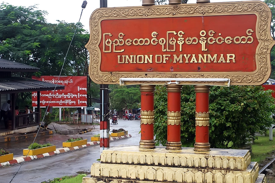 The Thai/Burma border at Three Pagodas Pass