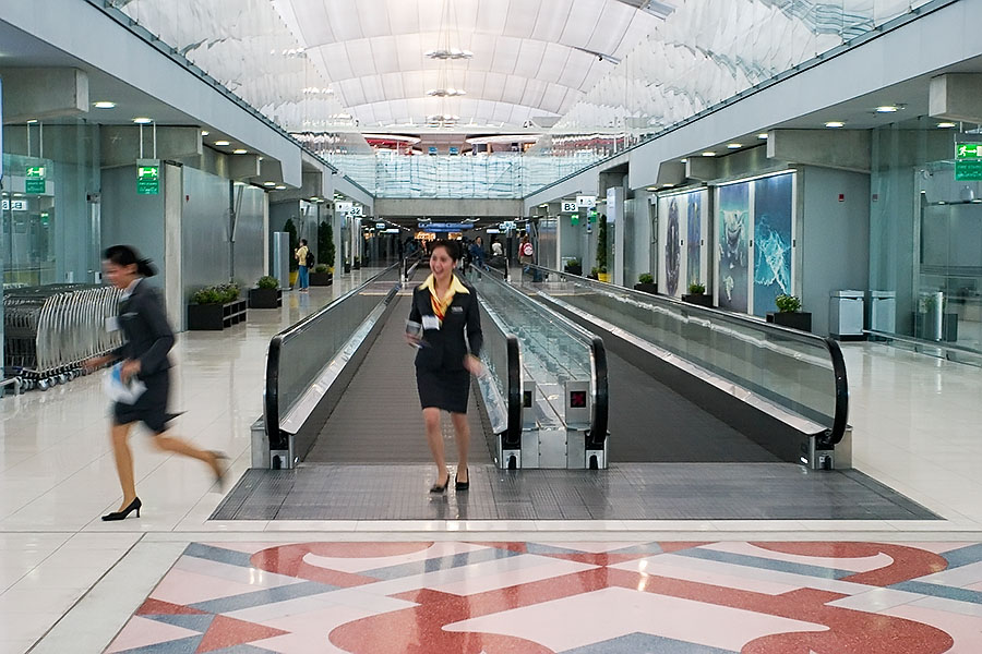 An almost deserted Suwarnabhumi airport just after it had opened in September 2006