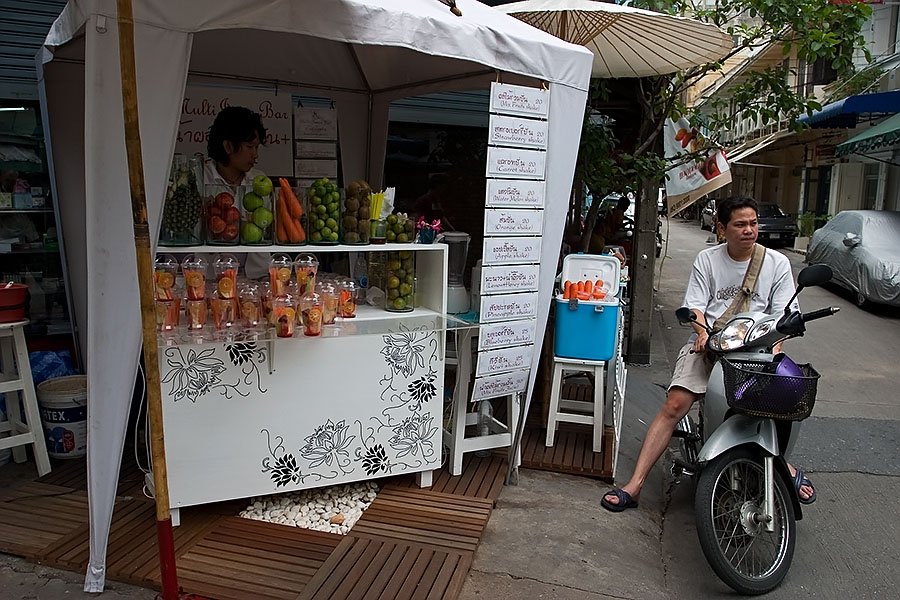 Making drinks from fresh fruit