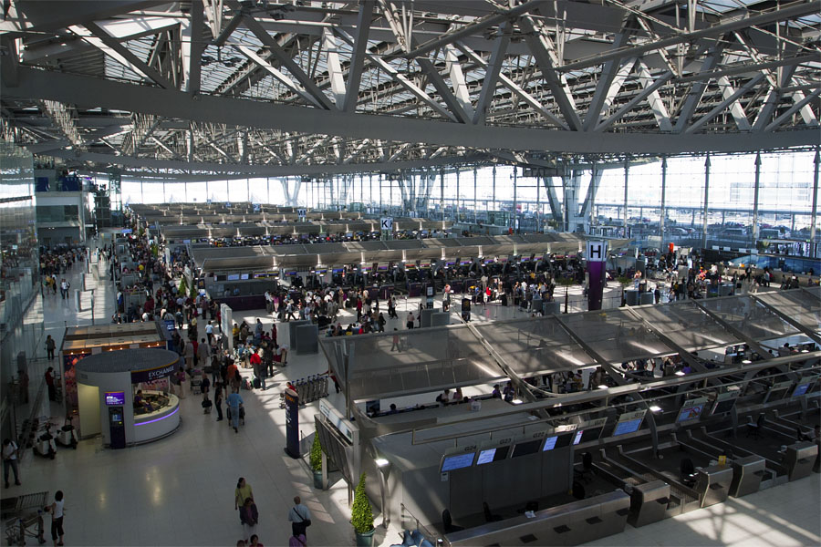 Suwarnabhumi airport terminal in December 2006