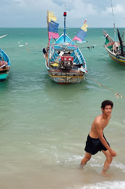 The colourful Muslim fishing village of Kao Seng in nearby Songkhla