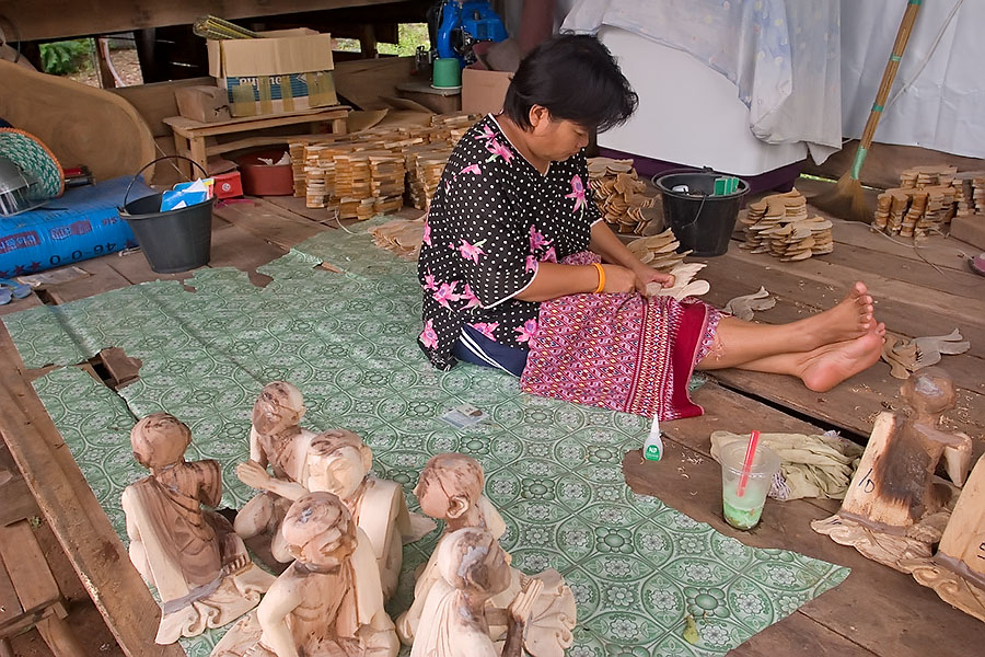 Making tourist souvenirs in Sukhothai
