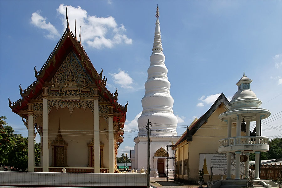 Trang street scene and Chedi