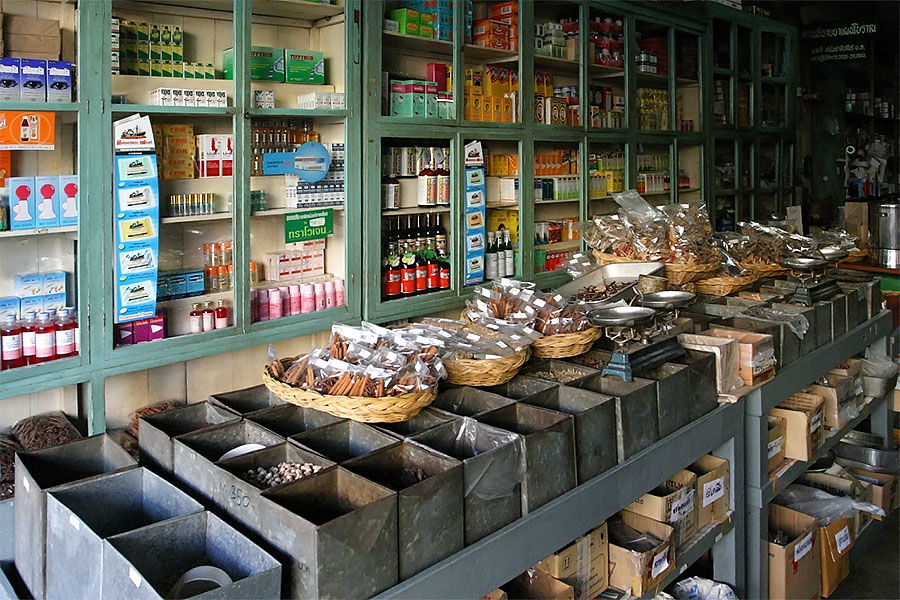 Chinese medicine shop in Trang