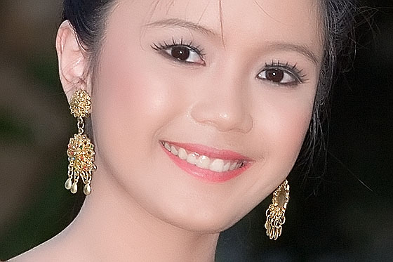 Pretty girl at Loy Gratong