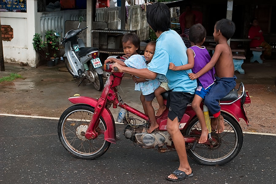 Cheap family transport in Thailand