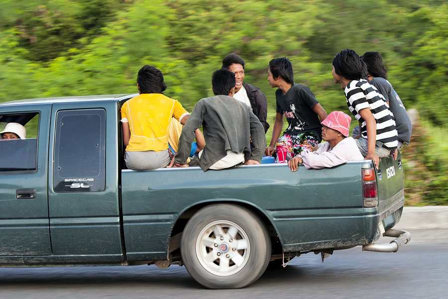 Thais on their way to work