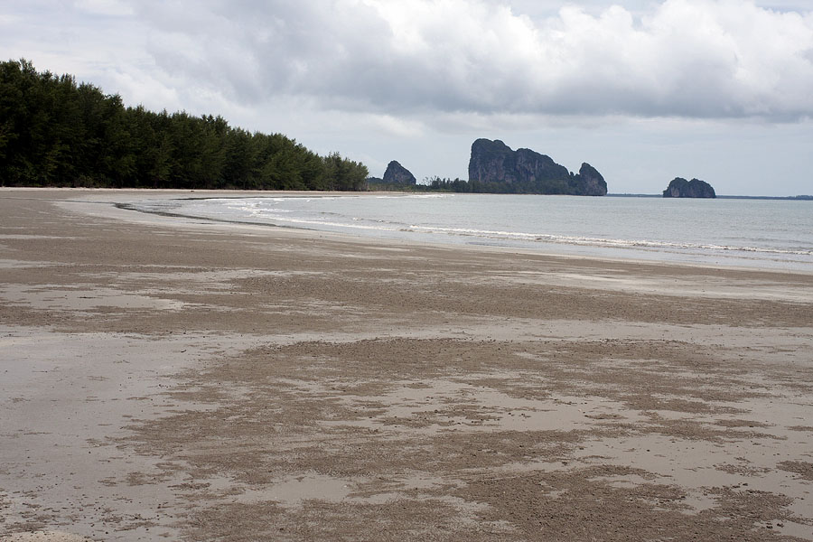 Deserted beach, Trang