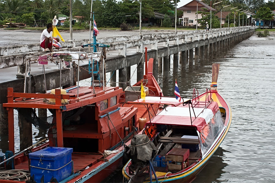Pakmeng pier, Trang