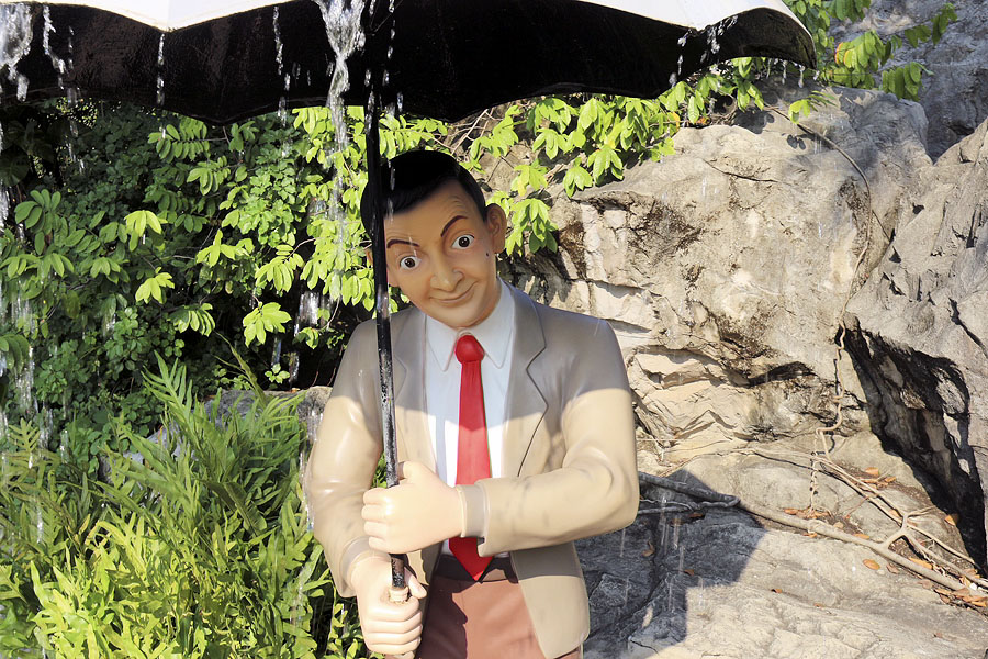 Have your photo taken with Mr Bean at Dream World in Bangkok