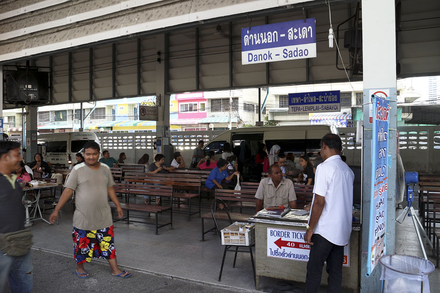 Minivans at Hat Yai bus station leaving for Dannok