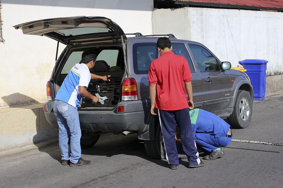 Fitting the spare tyre