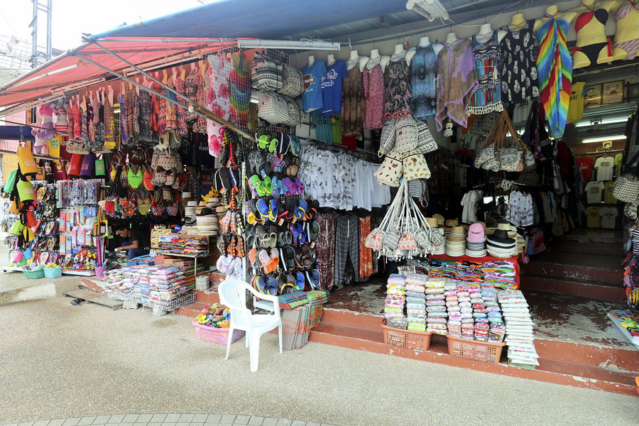 Shop in Ao Nang selling tourist trinkets