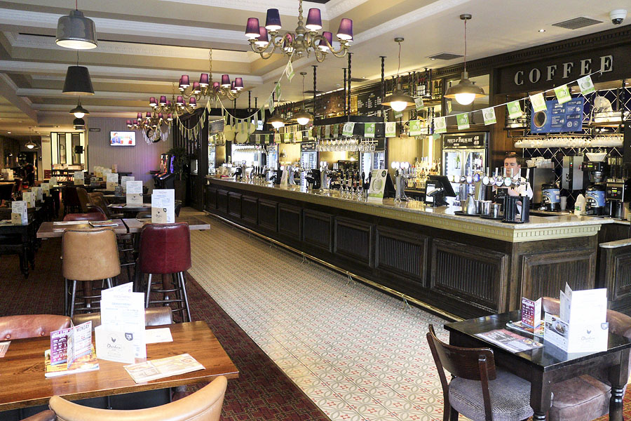 UK High Street chain pub