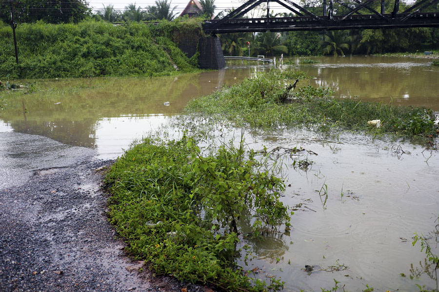 This is actually a road curving round to the left, but it's impassable today