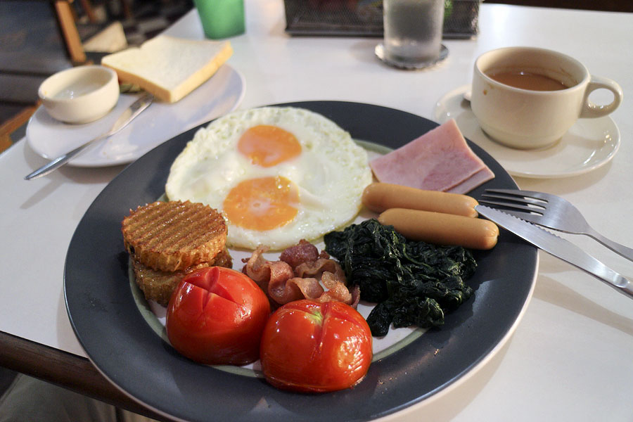 Nakorn Nai Big Dish Breakfast ... with spinach