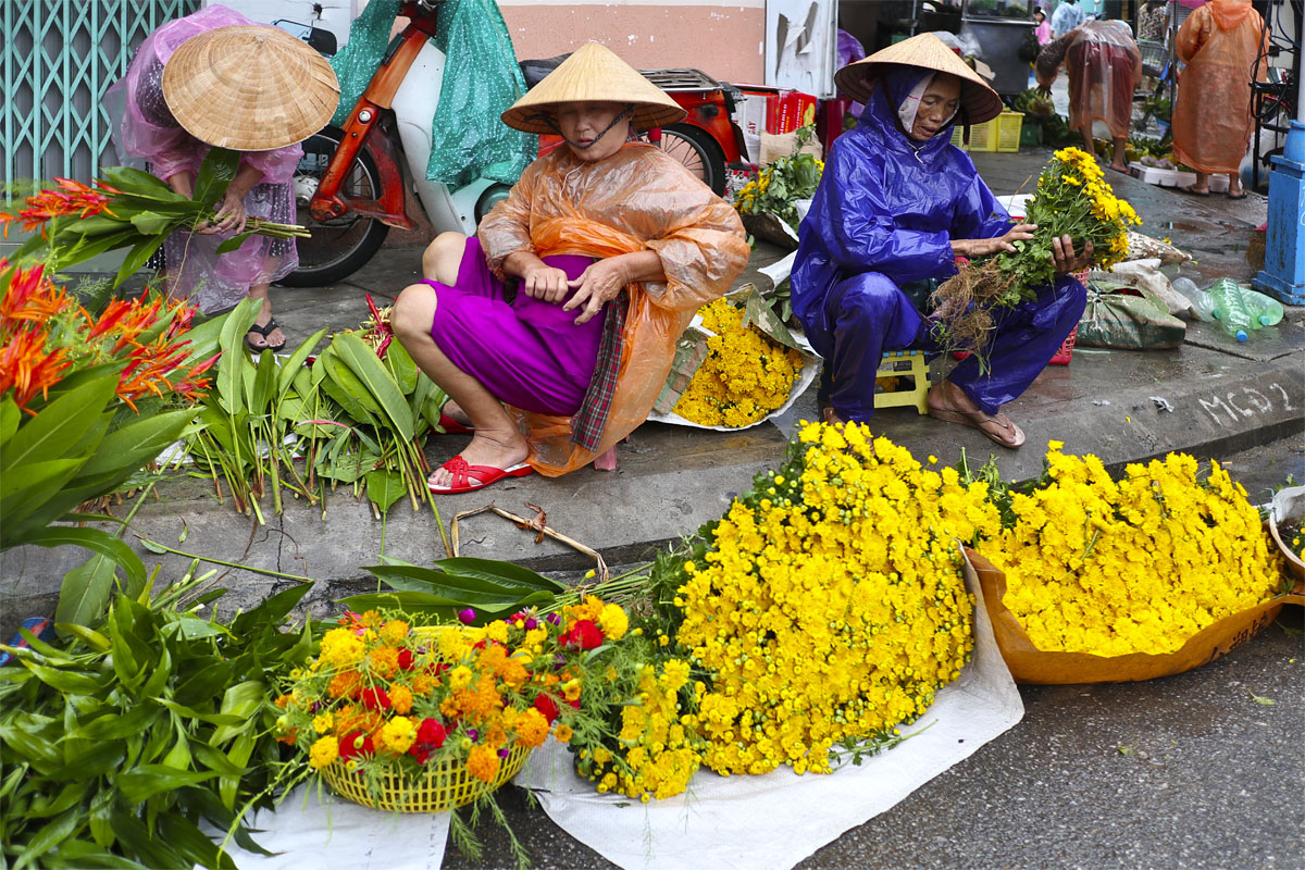 Flower sellers in Hoi An, Vietnam