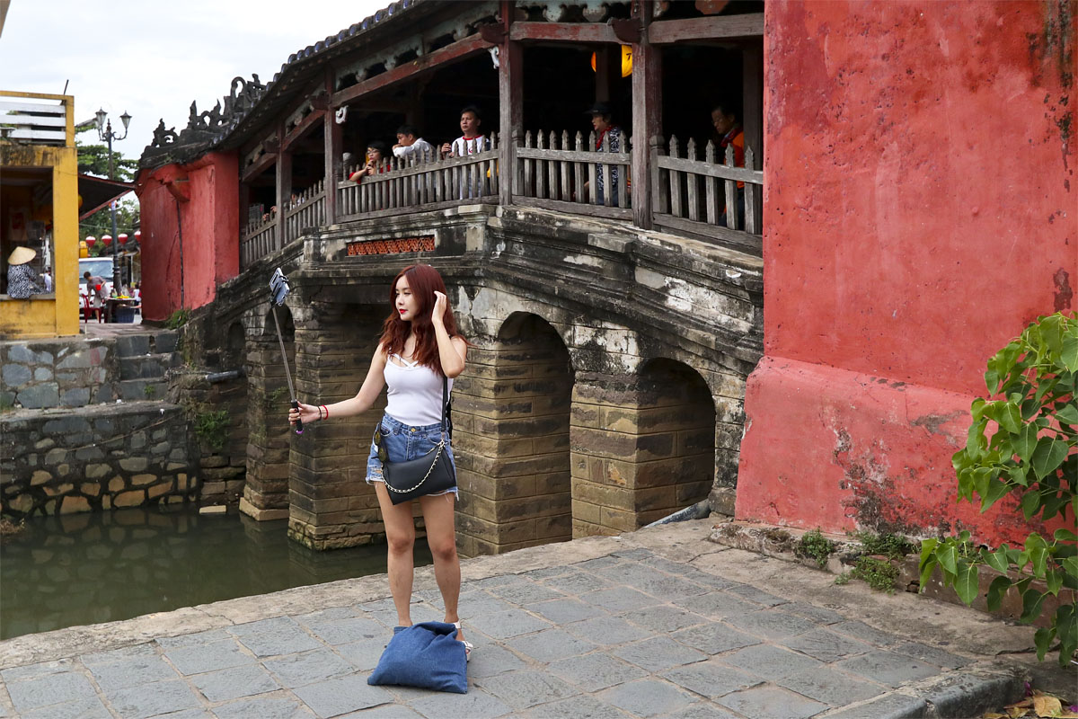 Selfie, Japanese bridge, Hoi An, Vietnam