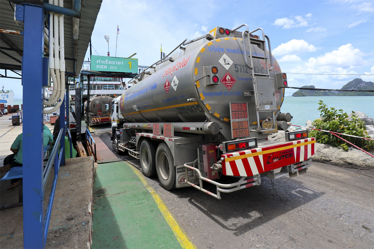 Tankers boarding the ferry to Samui