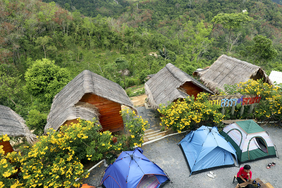 Bungalows and tents in the Kong Ra area of Phattalung