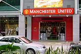 Singaporeans will bore you to death taking about Mancester United - Click for larger image