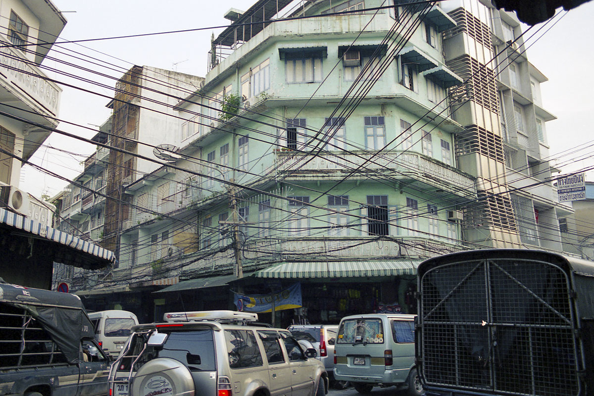 Thais still install electricity cables the same way