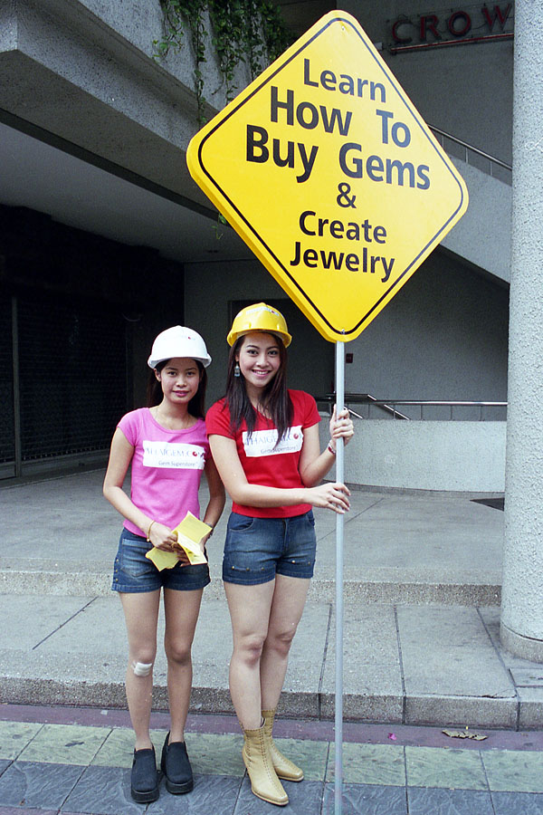 Beware pretty Thai girls selling gems