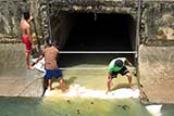 Blocking the canal - Click for larger image