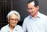The King with his mother, Mae Fah Luang - Click for larger image The King with his mother, Mae Fah Luang - Click for larger image