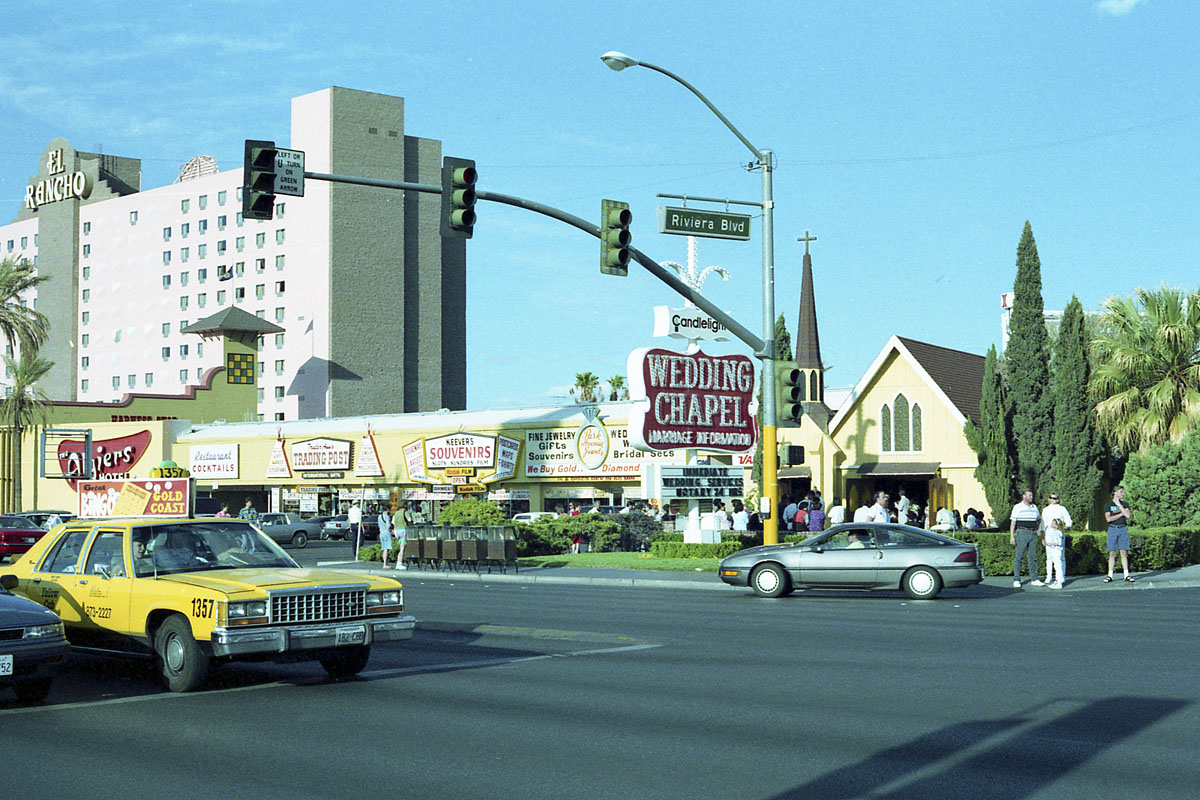 Canon FD 28mm f/2.8 | Las Vegas, USA - 1991